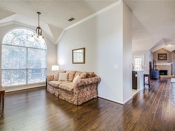 5th image of 10704 Camelot Dr