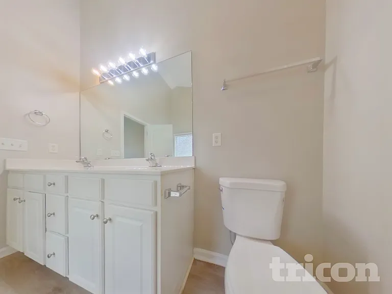 611 Hemlock Ct — Photo 7