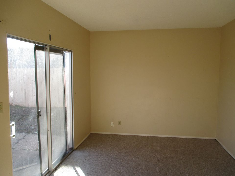 2nd image of 2082 7th St