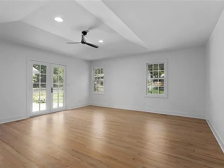 8105 Rosewood Dr — Photo 32