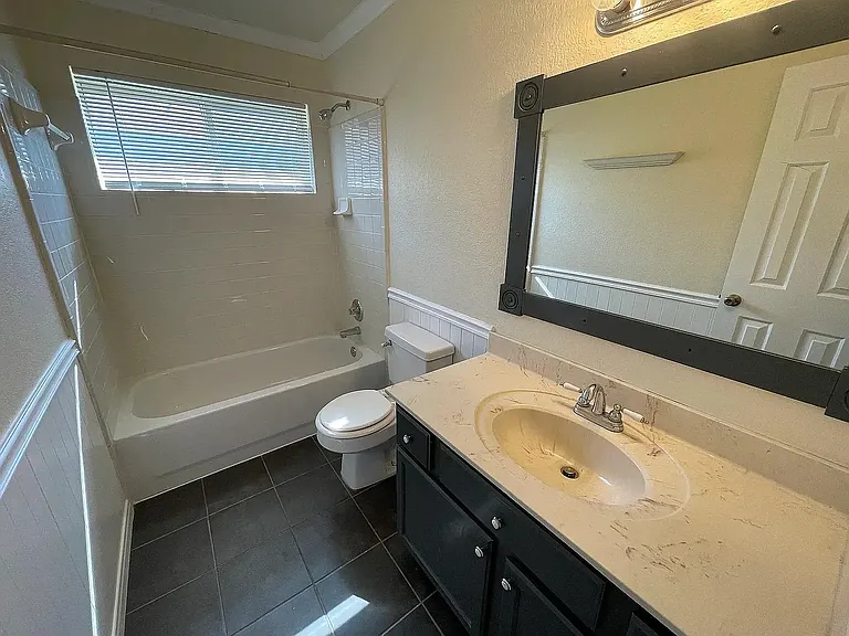 505 Omar Dr — Photo 6