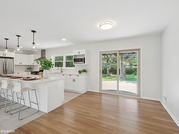 5th image of 30 Crescent Dr