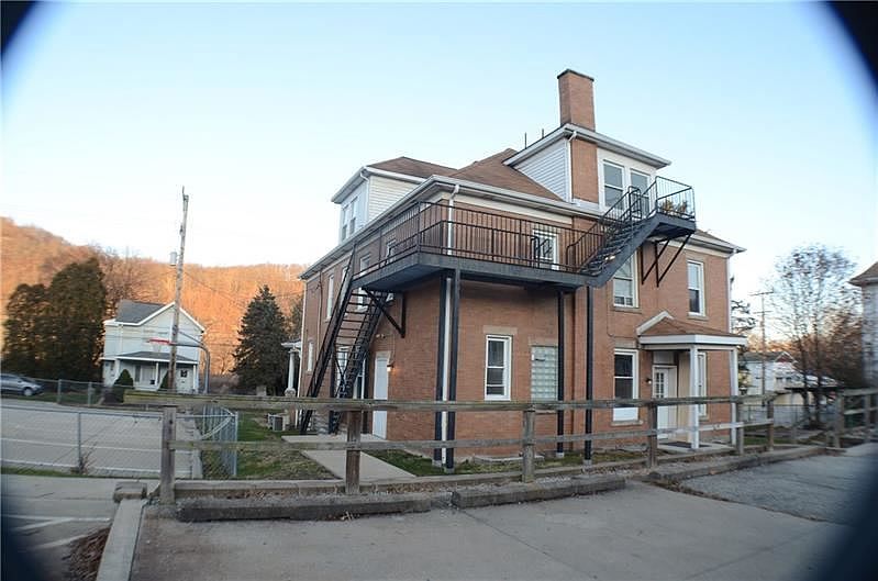 2nd image of 805-809 N Warren Ave