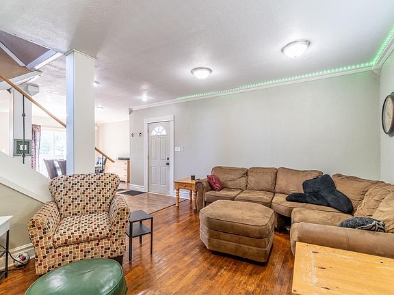3rd image of 325 Randolph St