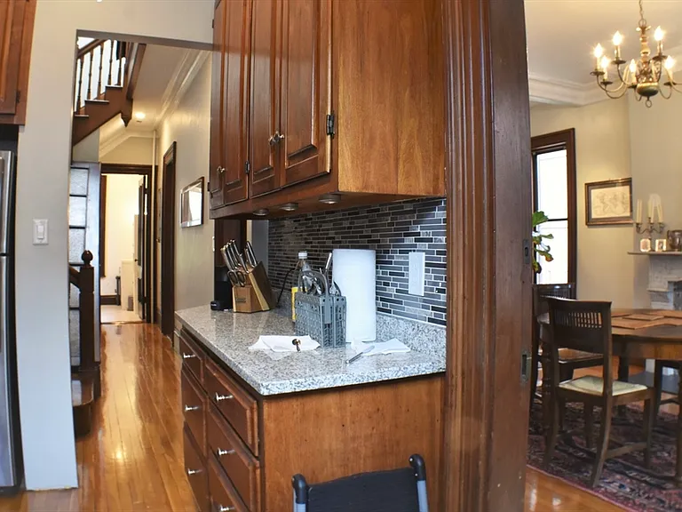 31 Fairfield St #3 — Photo 4