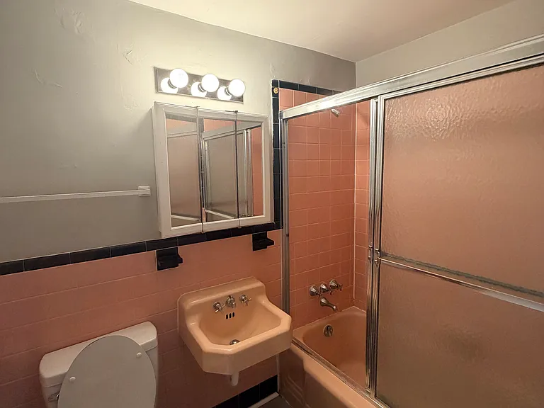 570 Whitney Ave #S — Photo 11