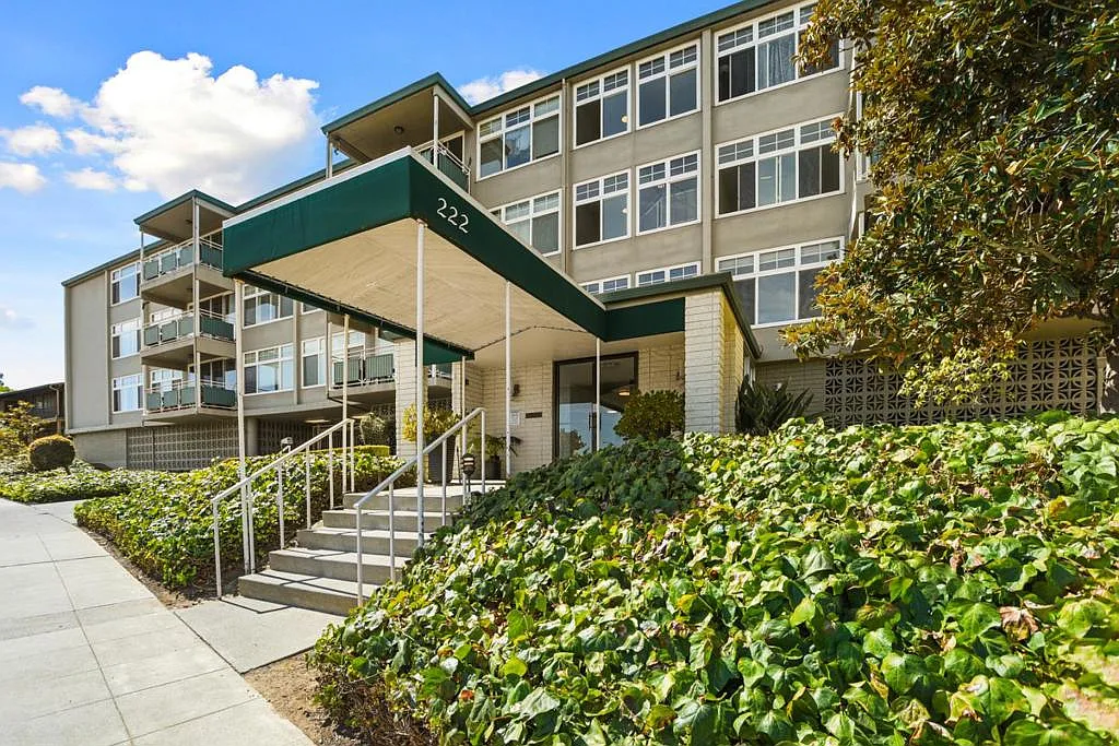 2 bed, 930 sqft, $3,300 — Photo 1