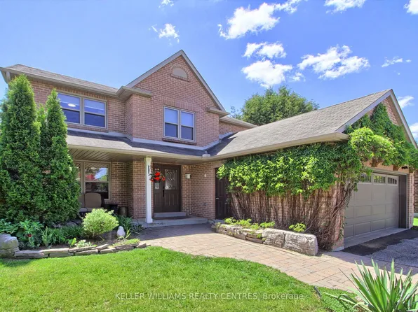 204 Crossland Gate, Newmarket, ON L3X 1A8