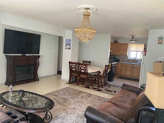 3rd image of 190 Crescent Pl