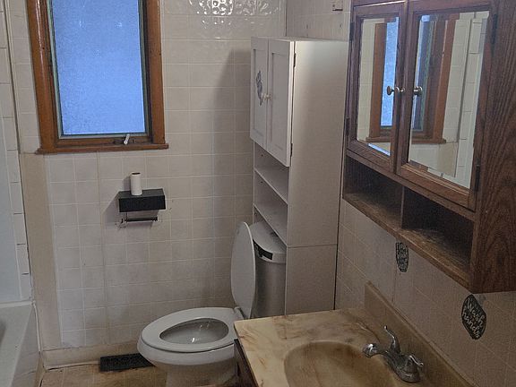 5th image of 698 Hopkins St #1