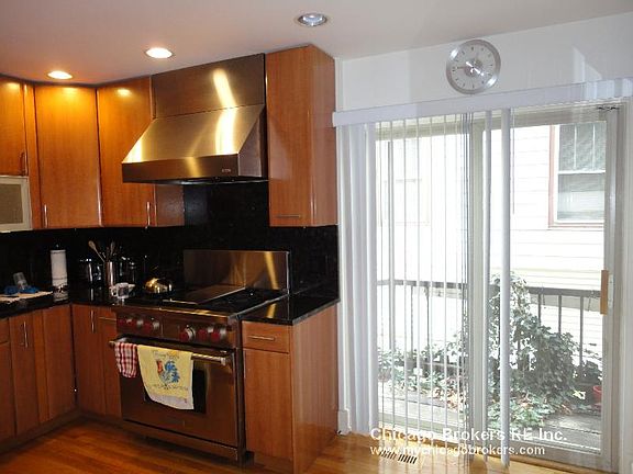 3rd image of 1118 W Lill Ave