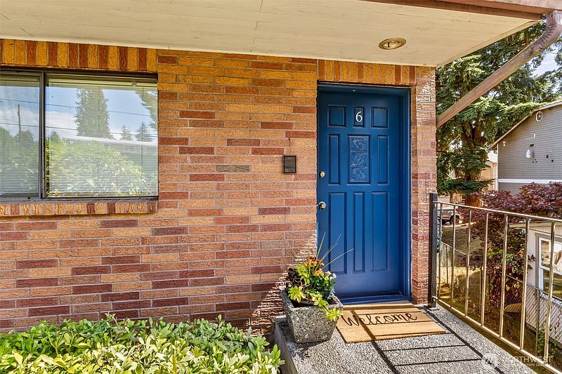 4th image of 2418 Euclid Avenue #6