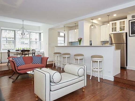 2nd image of 215 E 79th St APT 3D
