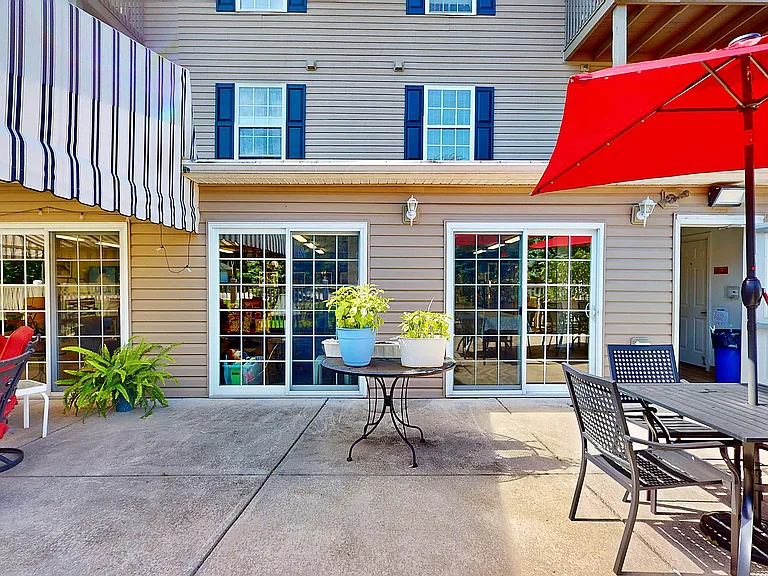 2730 N Forest Rd — Photo 40