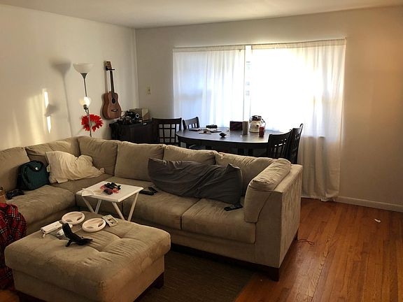 4th image of 731 S Woodlawn Ave #A