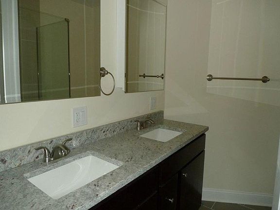 2nd image of 2643 N Fairfield Ave APT 1