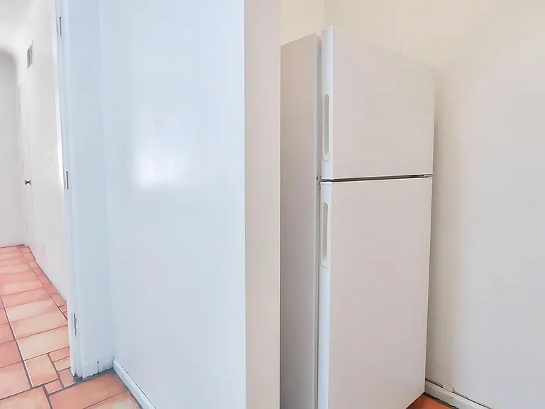 Super Cool Mid-Century Modern East Nob Hill Penthouse Suite with Views — Photo 64