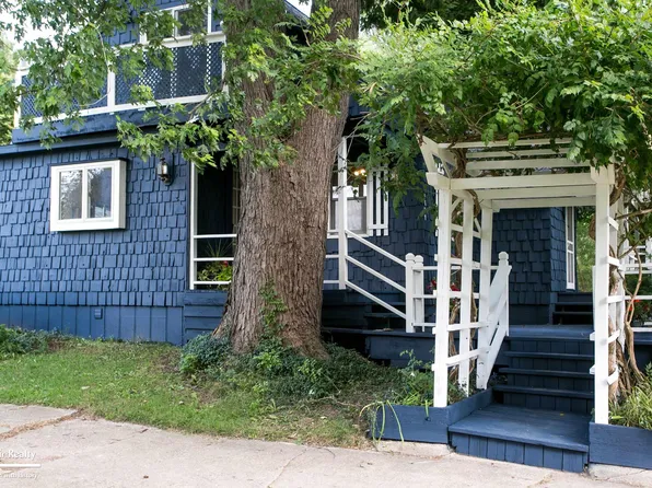 5800 Neuman Rd, Saint Clair, MI 48079