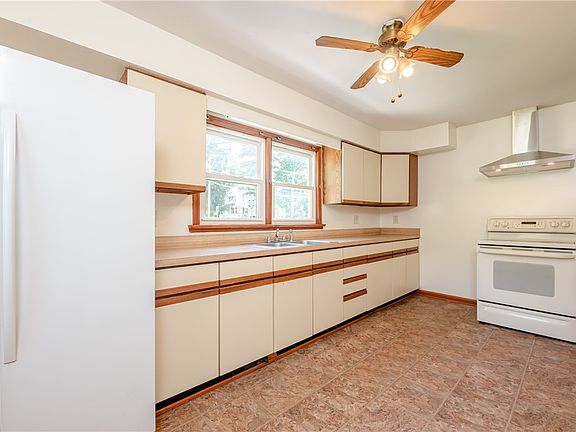 3rd image of 3445 Chili Ave