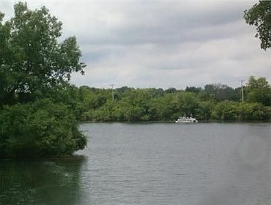 2nd image of 137 Tully Rd