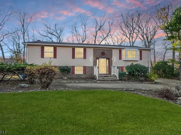 30 Buena Vista Dr, Ringwood Boro, NJ 07456