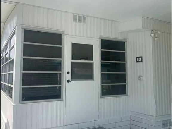 4th image of 2219 NW 47th Circle