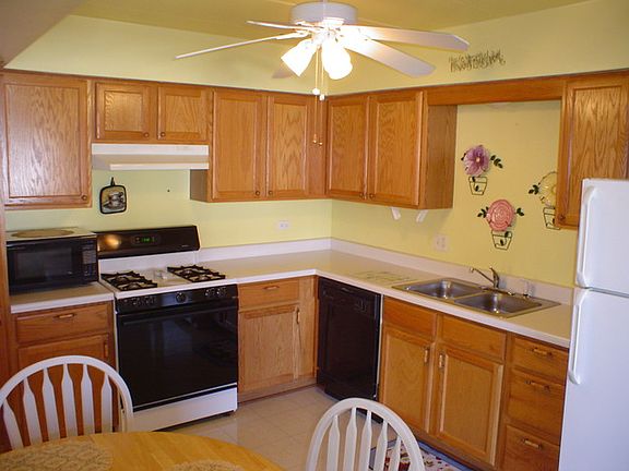 3rd image of 5770 W 76th Pl APT 1B