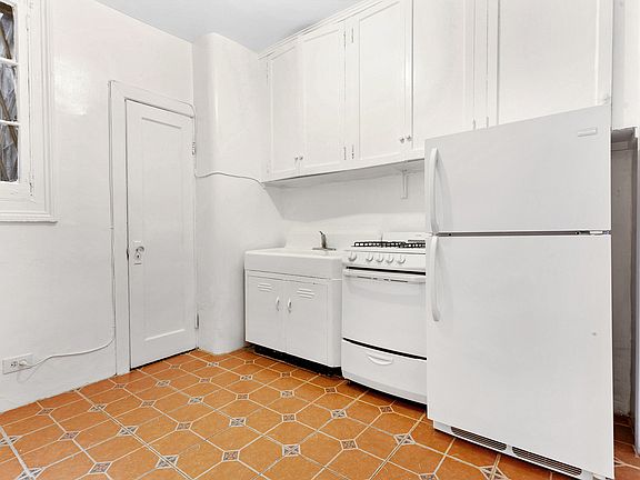4th image of 413 E 87th St #20