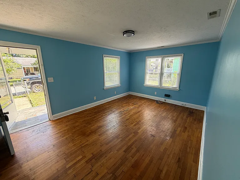 305 Olive St — Photo 16