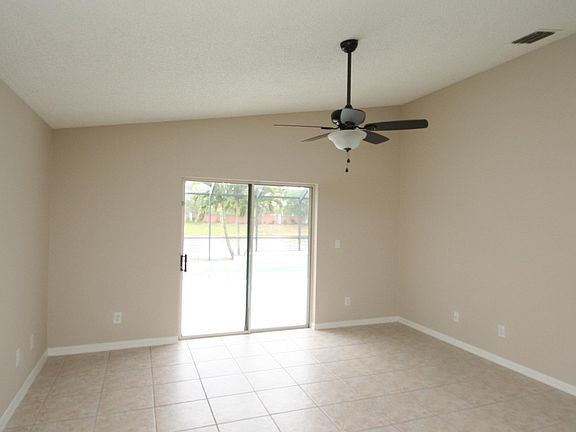 5th image of 410 Wickham Lakes Dr