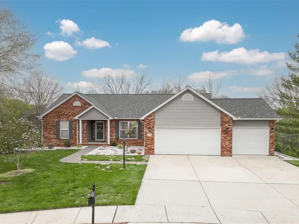 13 Augusta Ct, Maryville, IL 62062