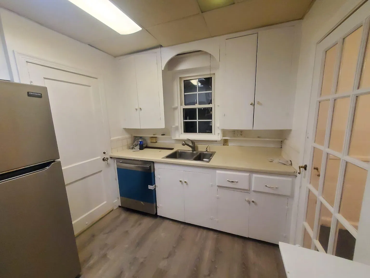 3 bed, 1017 sqft, $3,300 — Photo 1