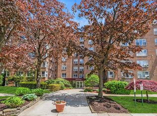 20925 18th Ave APT 3J, Bayside, NY 11360