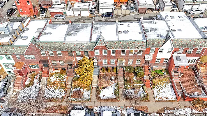 Sold by Mitra Hakimi Realty Group, LLC | media 47