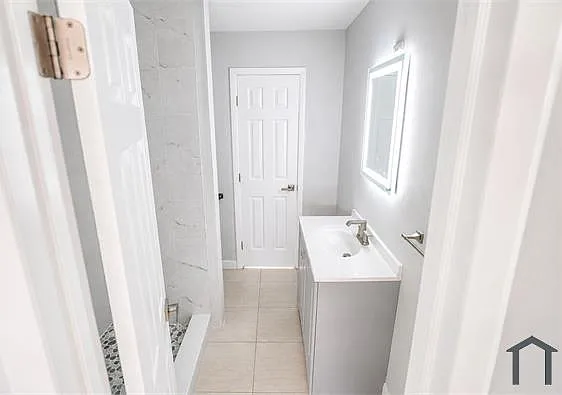 208 SW 27th Ter #202