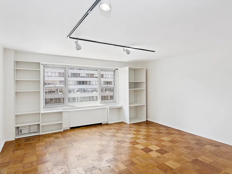 220 E 60th St #10G — Photo 3