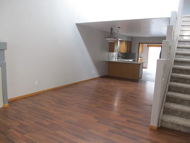 102 Phyllis Ave — Photo 4