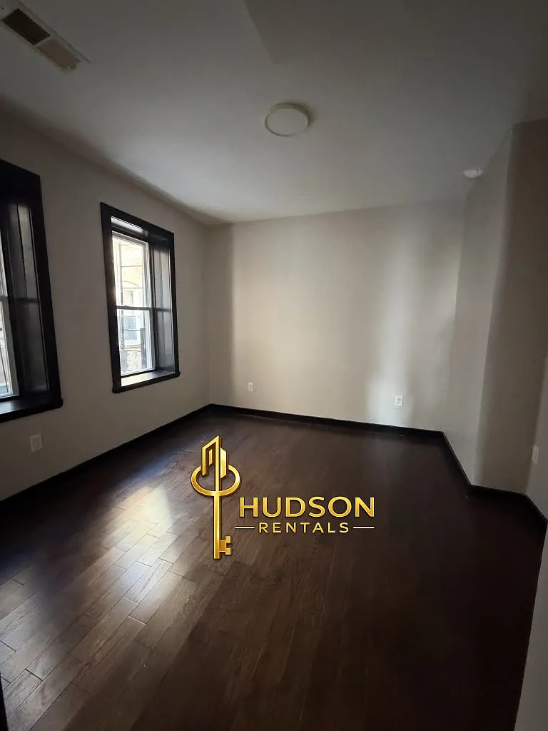 2 bed, 800 sqft, $1,795 — Photo 3