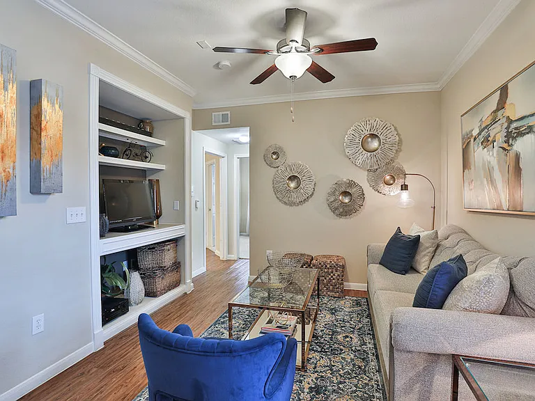 Enclave At Woodbridge — Photo 8