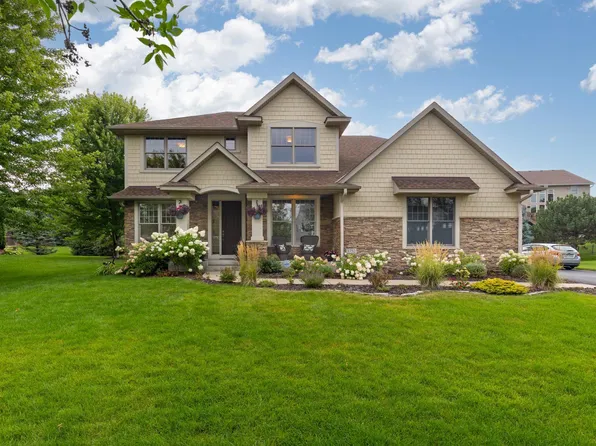1752 Carriage Dr, Victoria, MN 55386