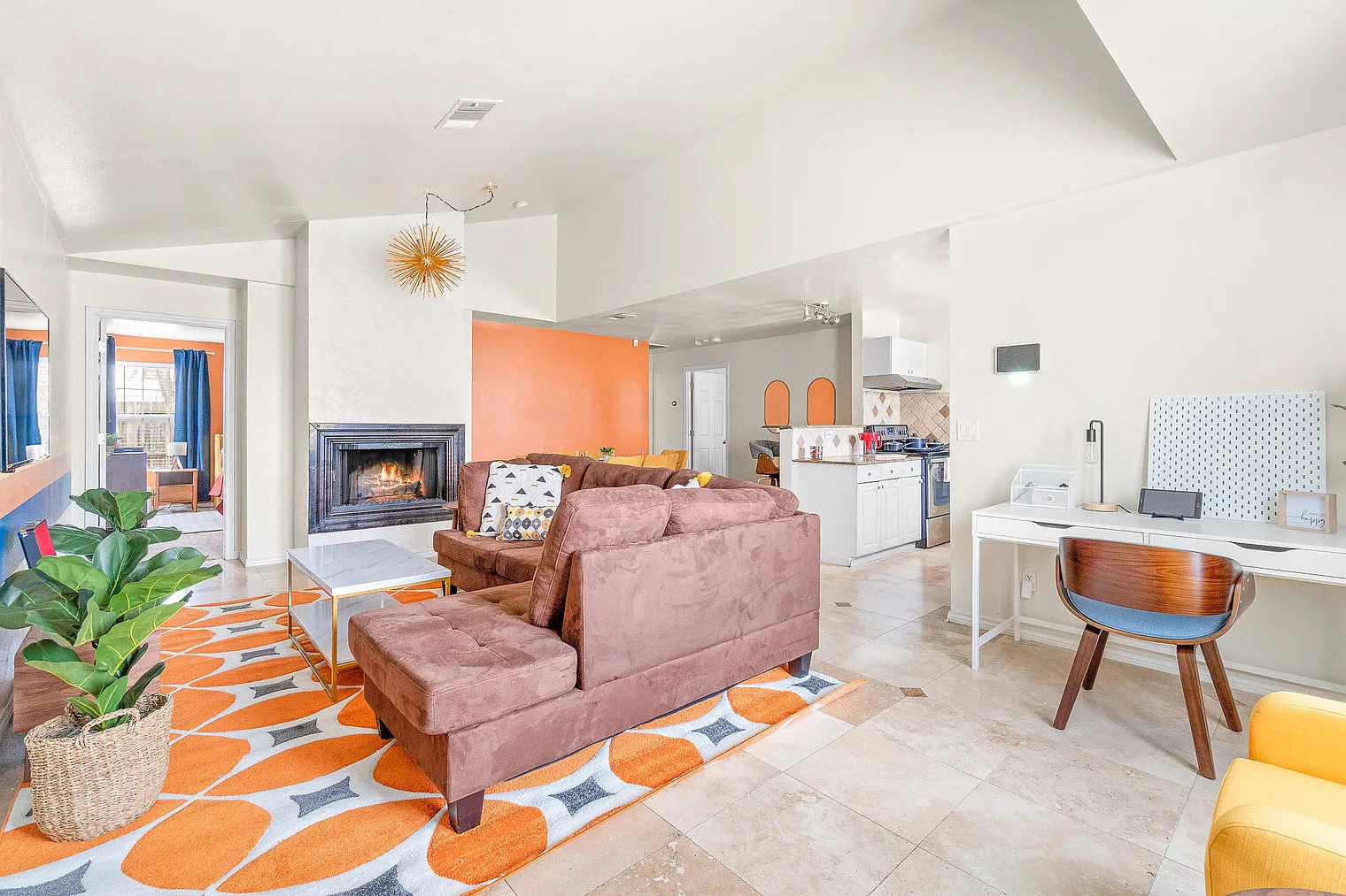 3 bed, 2.0 bath, 1216 sqft, $3,256 — Photo 2