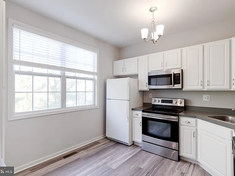237 Jefferson Ave — Photo 7