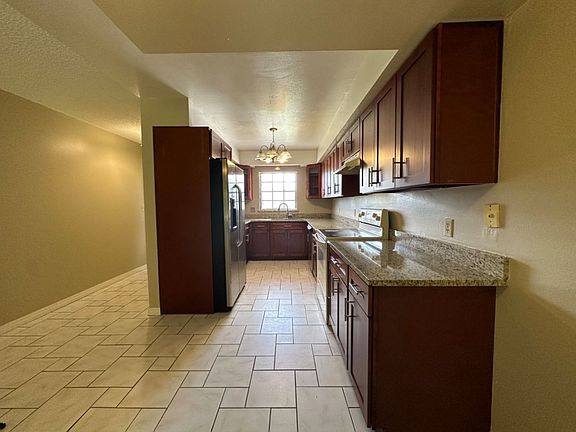 5th image of 811 Glastonbury Dr