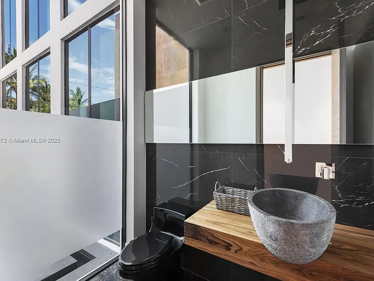 1400 Bayview Dr — Photo 29
