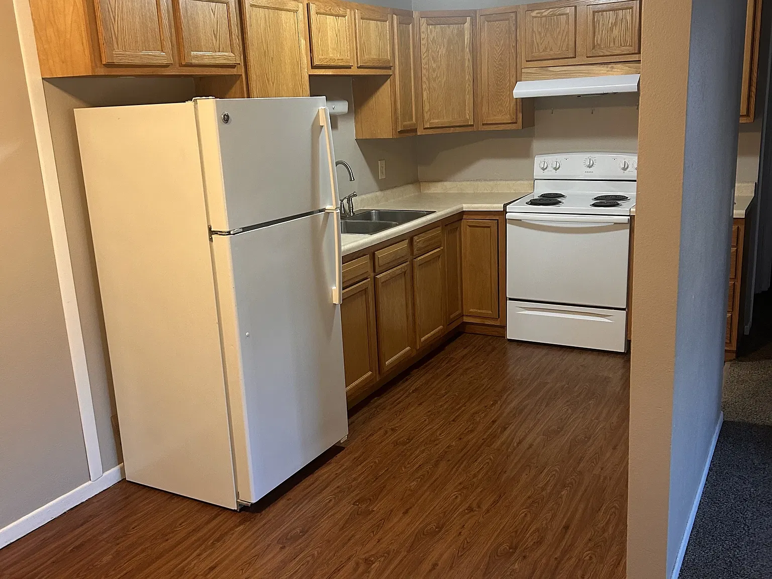 Eaglewood Court Apartments — Photo 1