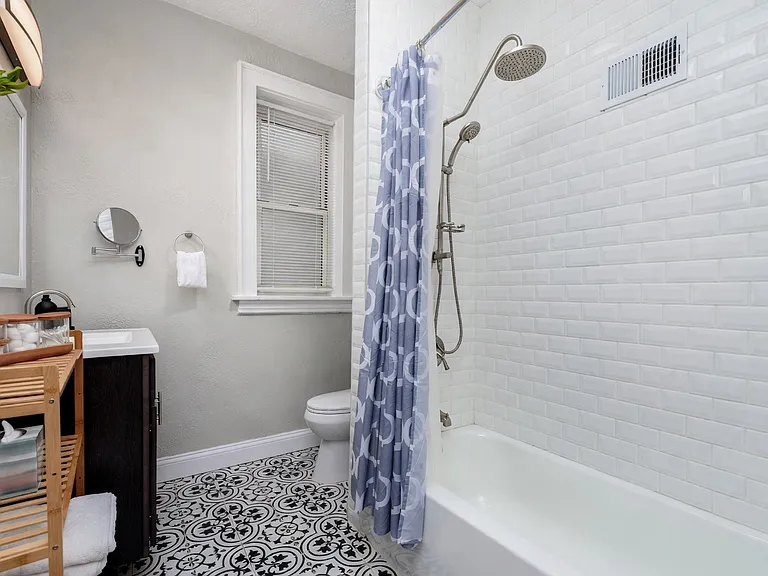 3960 Tholozan Ave — Photo 12