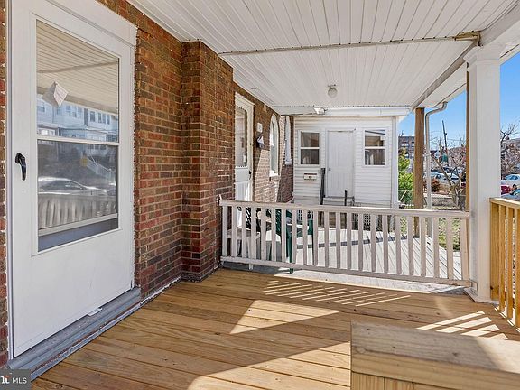 3rd image of 513 Woodcliffe Rd