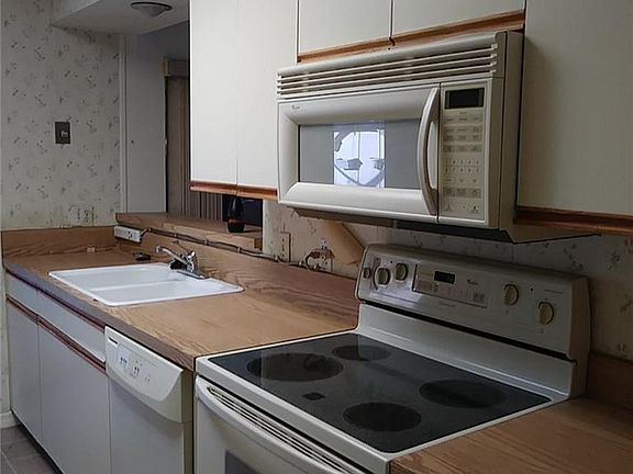 5th image of 6249 Mirror Lake Ct #6249