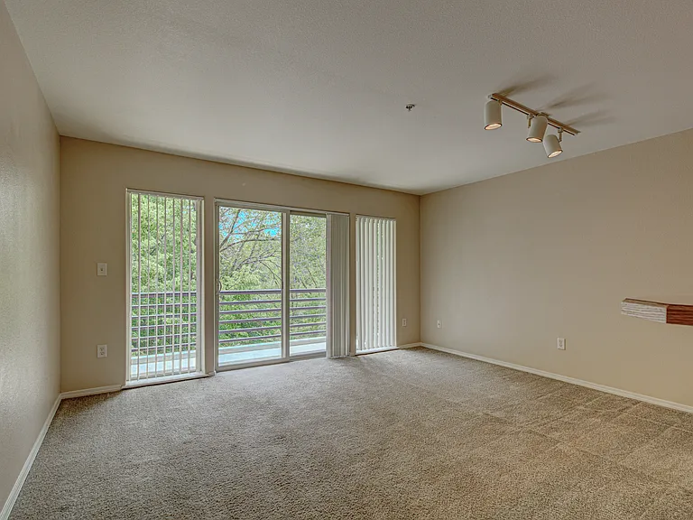 River Walk Apartments — Photo 28