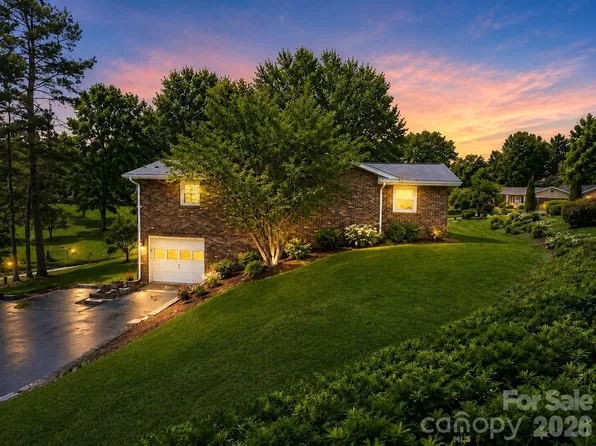 114 Falling Waters Rd APT 2, Hendersonville, NC 28792